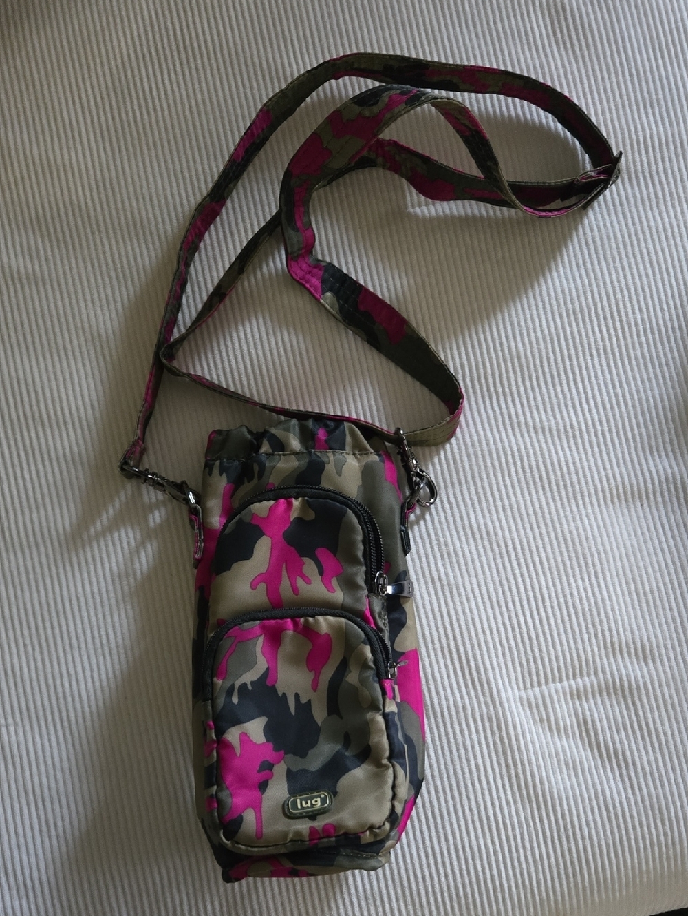Lug Huggie Water Bottle And 2 Other Compartments..cross Body
